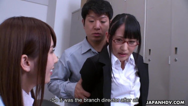 Office staff Yui Hatano and Yoshimi Saaya share a dick